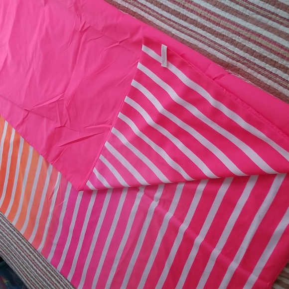 Victoria's Secret Beach Blanket - Never Used - Picture 8 of 12